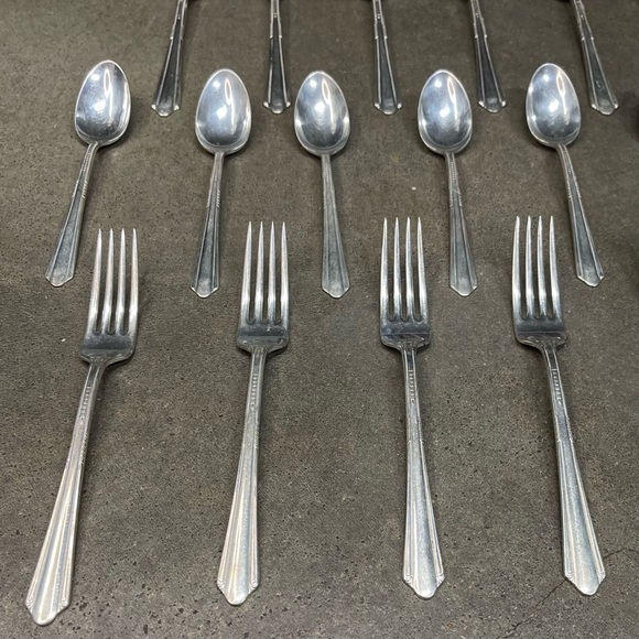 Vintage 1939 Holmes & Edwards Silverplate Inlaid Flatware Set Art Deco - Picture 3 of 11